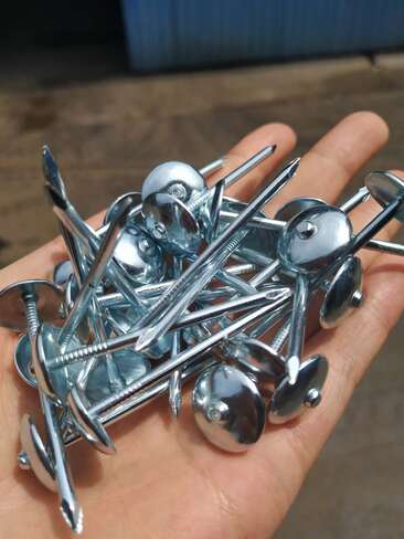 Crown Nail size 2½ (1 pound )