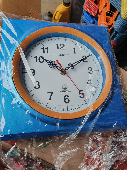 Wall clock Medium